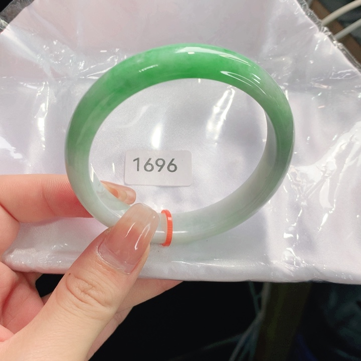 翡翠未镶嵌手镯天然翡翠手镯01
