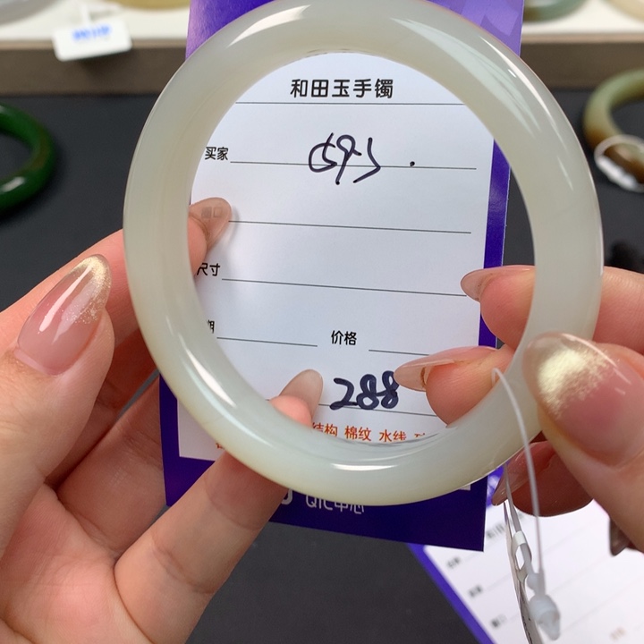 和田玉手镯未镶嵌