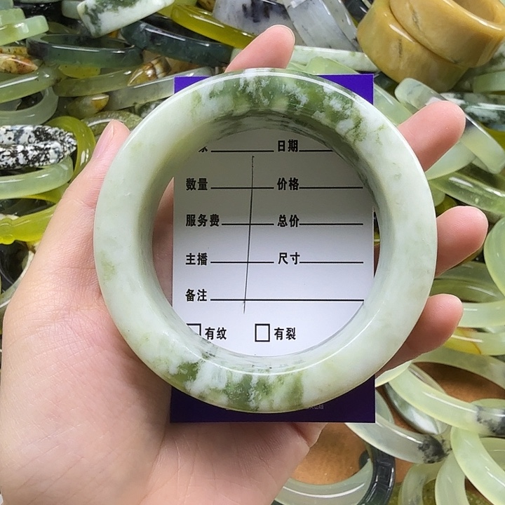 康***y蛇纹石玉未镶嵌手镯