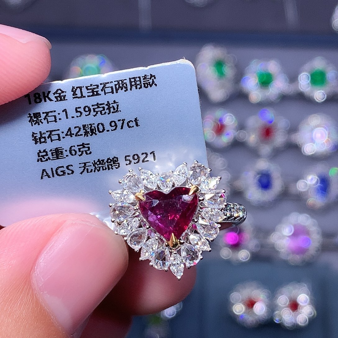 红宝石戒指18K金镶嵌