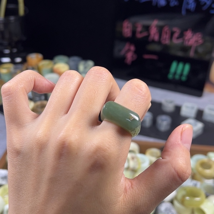 蛇纹石玉未镶嵌戒指