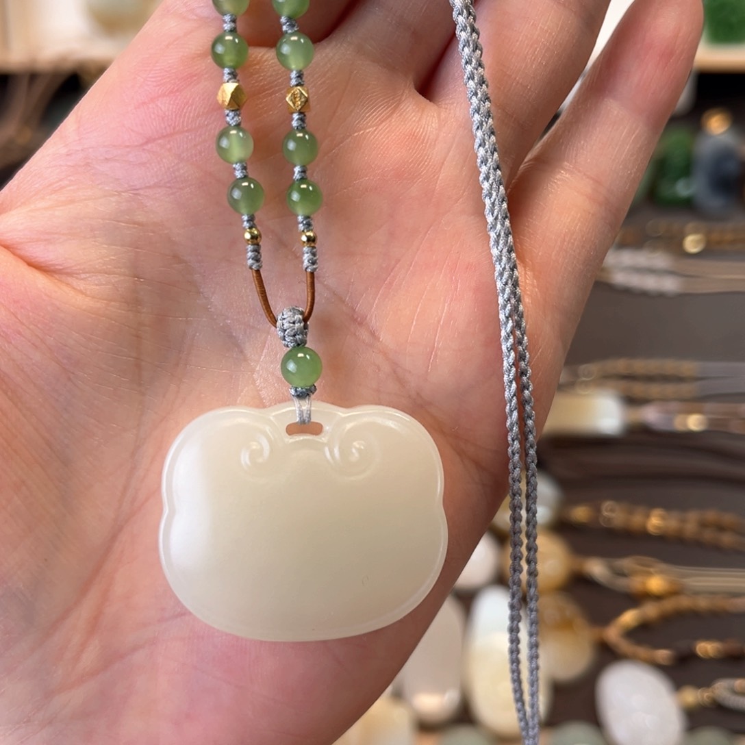 和田玉未镶嵌项链锁