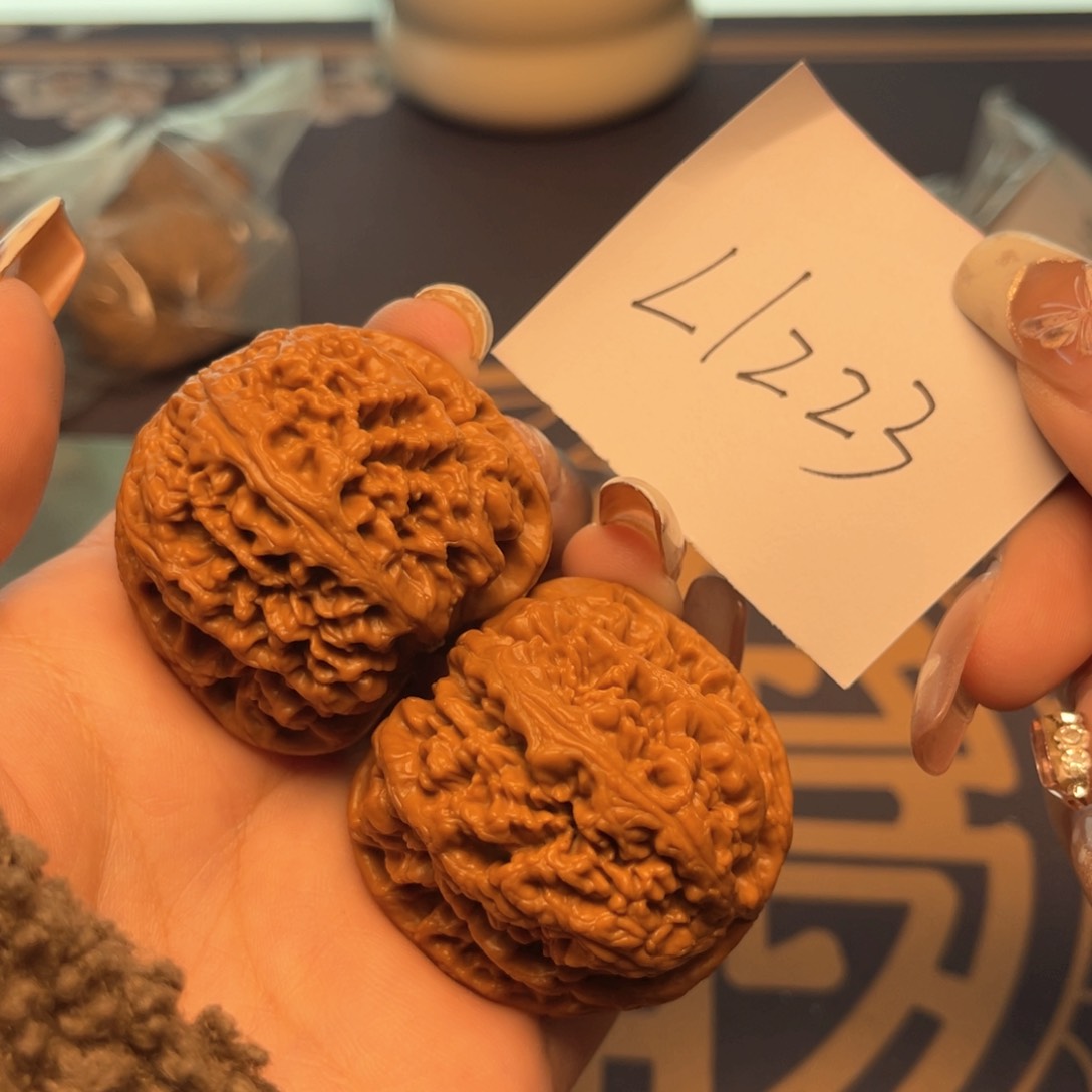 文玩核桃把件粗筋42