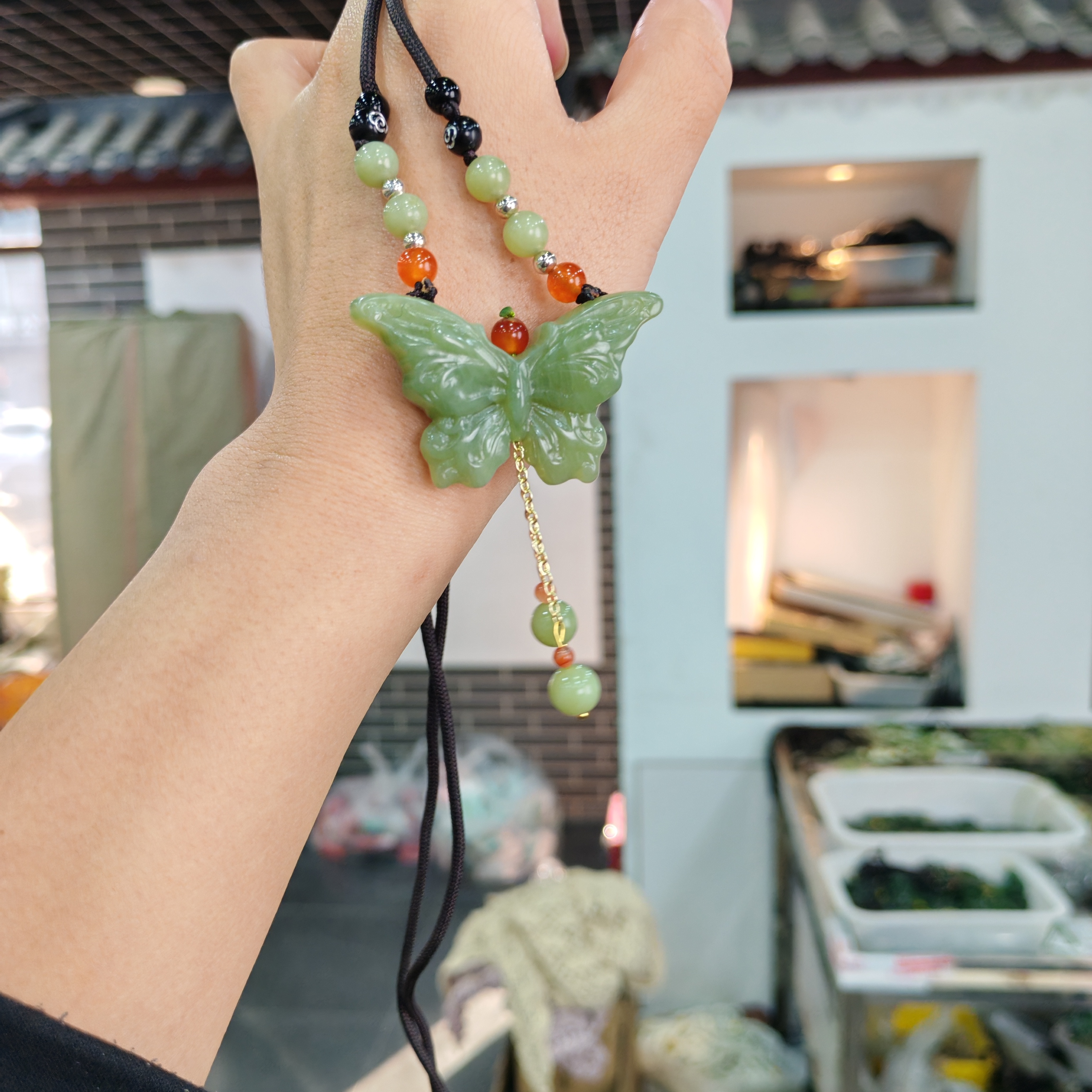 岫玉上品精美湖水绿蝴蝶流苏挂件（半珠链）