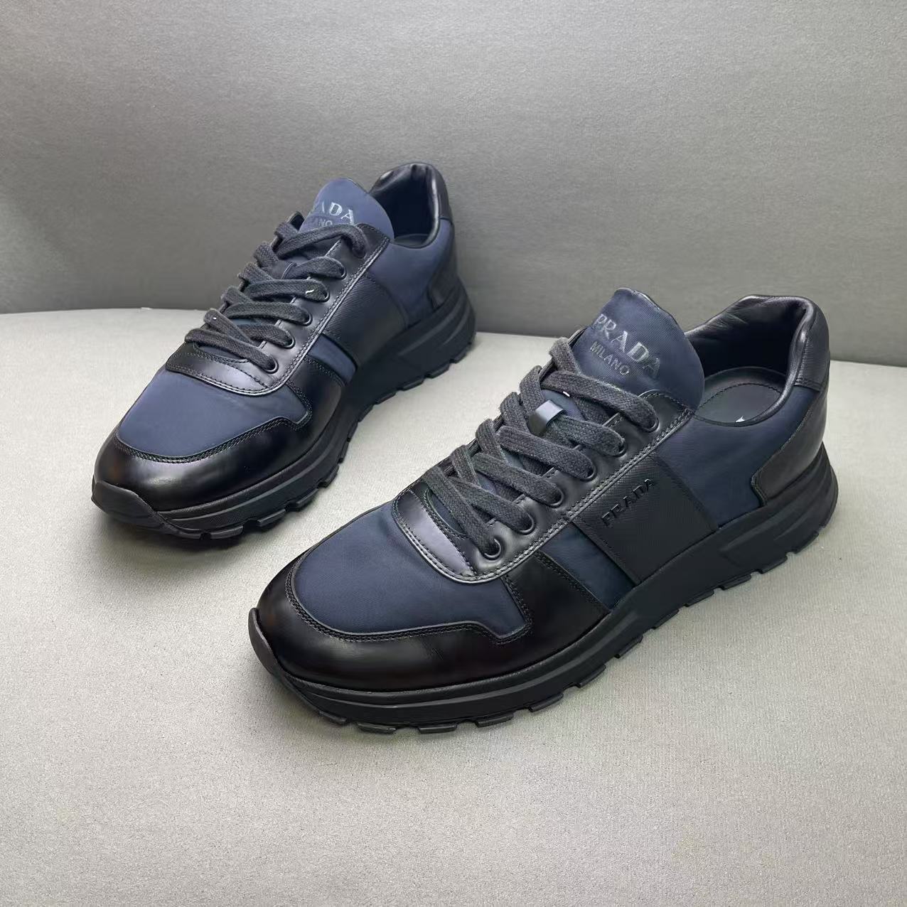 99新 Prada/普拉达 黑蓝尼龙侧翼logo时尚百搭透气运动鞋 43码