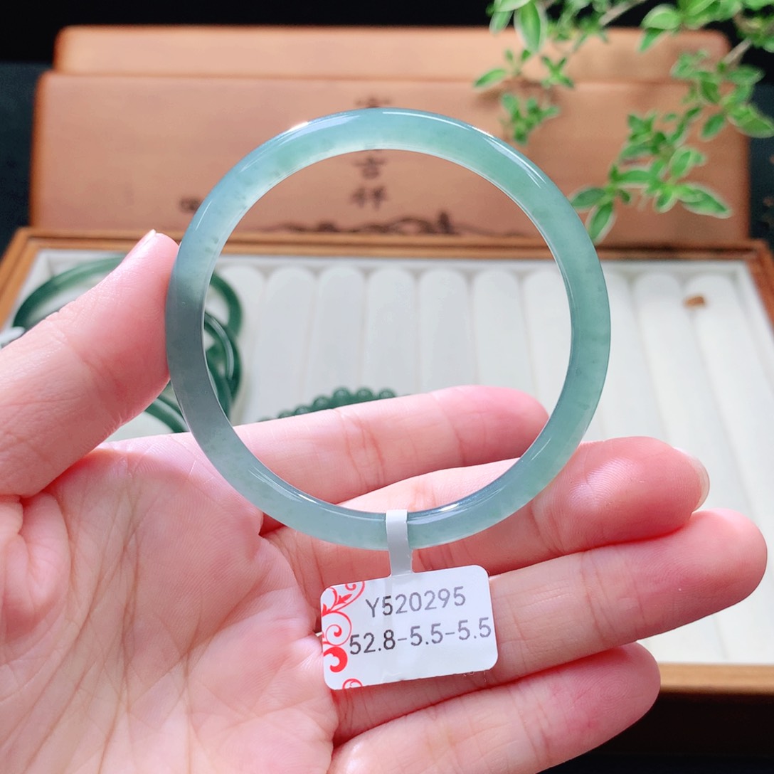 未镶嵌手镯（圆镯）翡翠