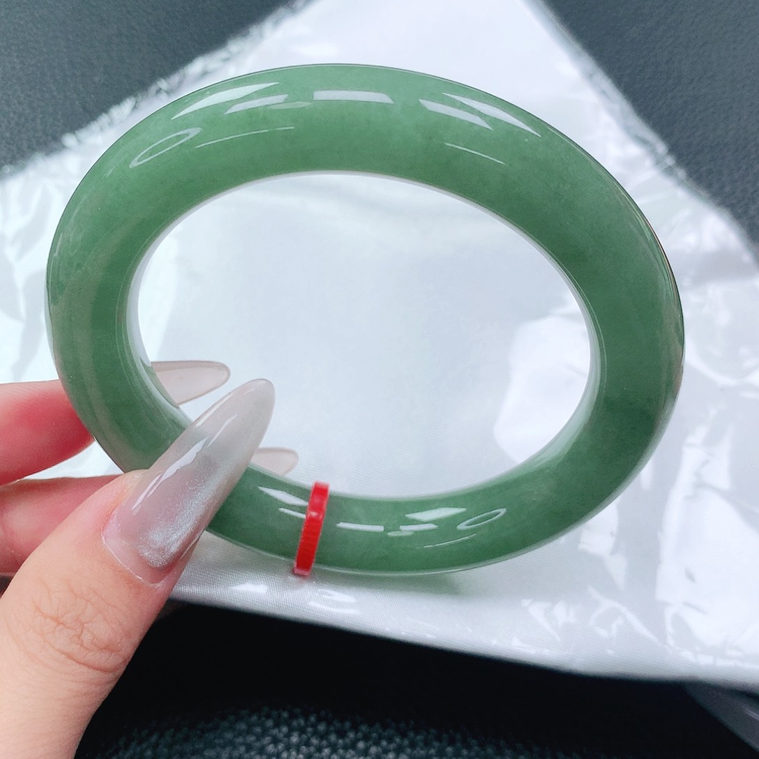 翡翠手镯未镶嵌57圈