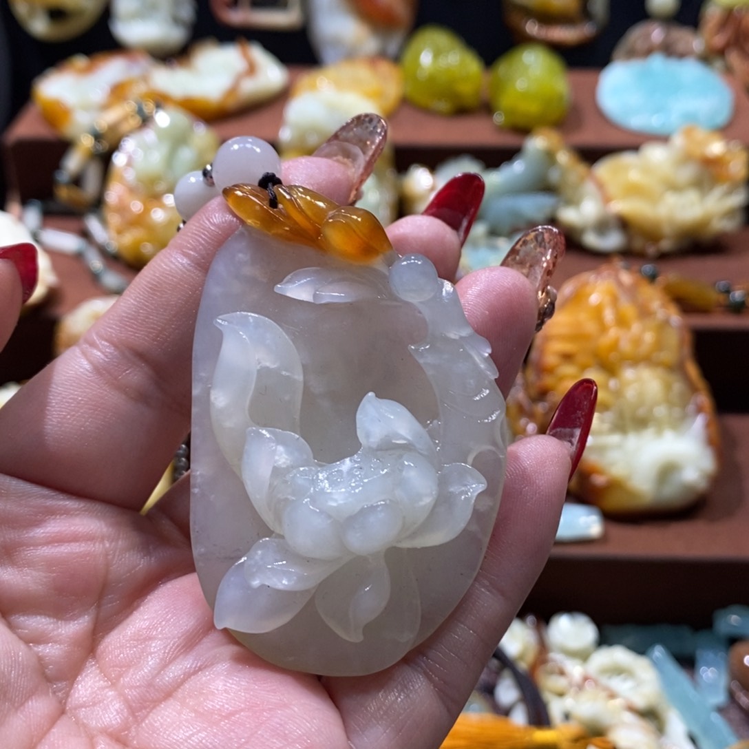 蛇纹石玉颈饰未镶嵌