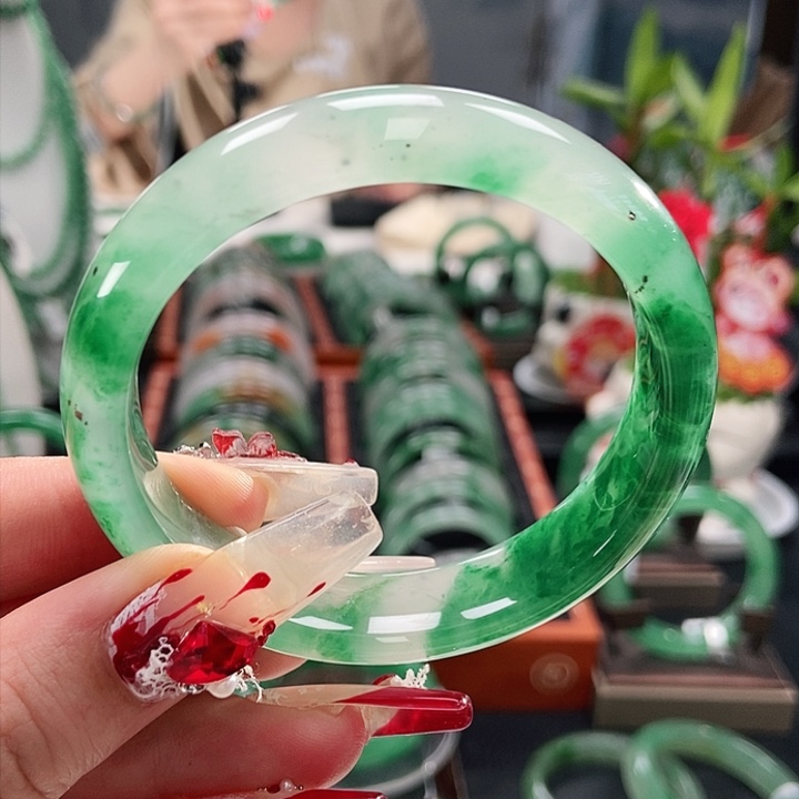 石英质玉手镯未镶嵌天然A货非洲翠手镯