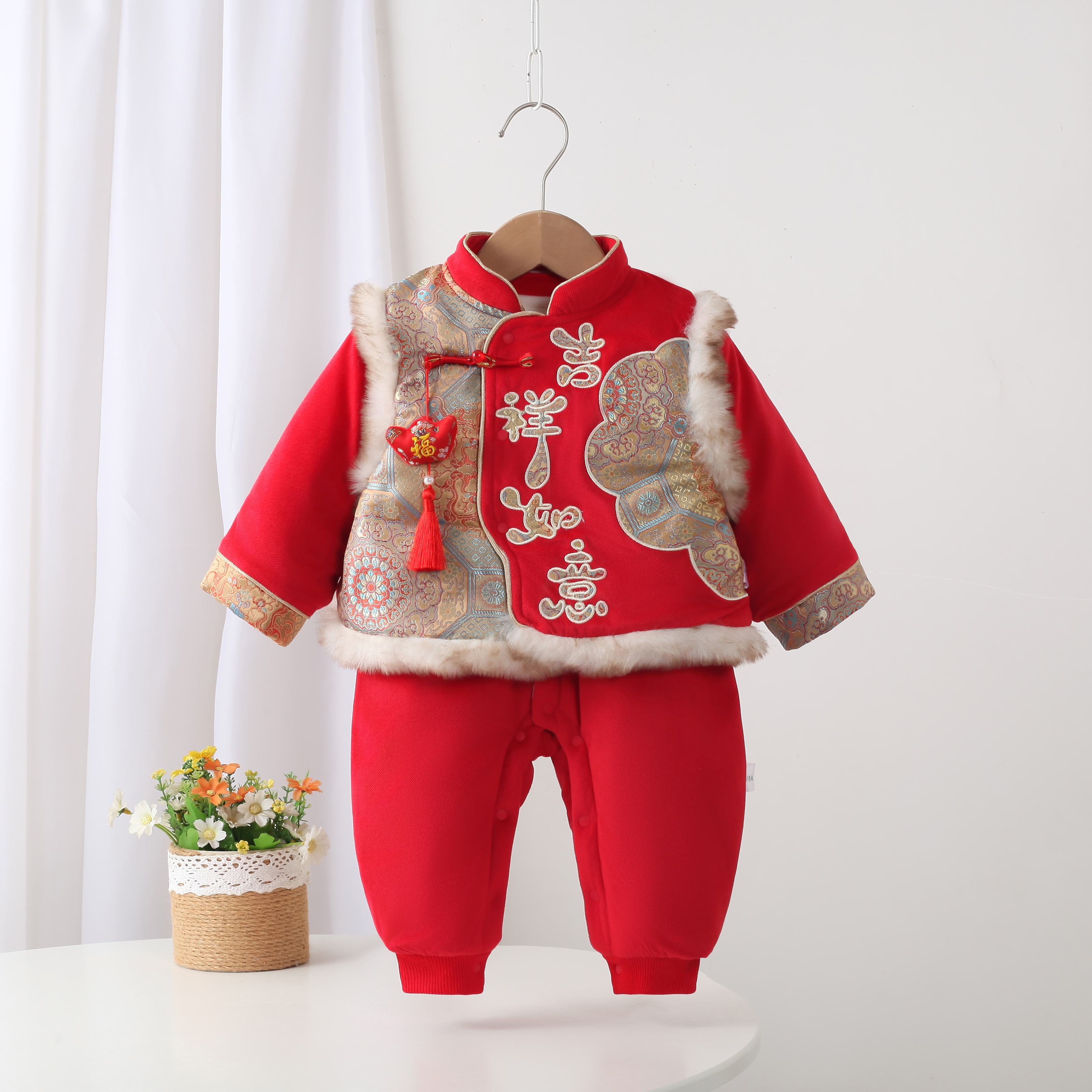 婴幼可爱休闲宝宝外出服装吉祥如意马甲连体套装