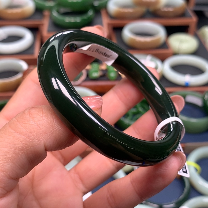 和田玉（碧玉）手镯未镶嵌