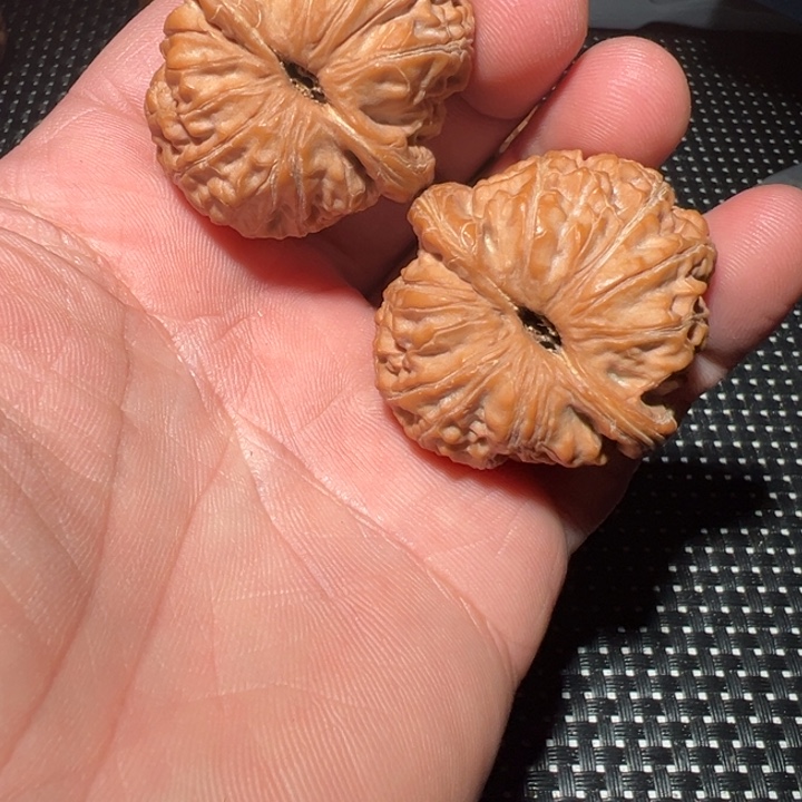 万***岁文玩核桃吊坠平谷元宝狮子头核桃