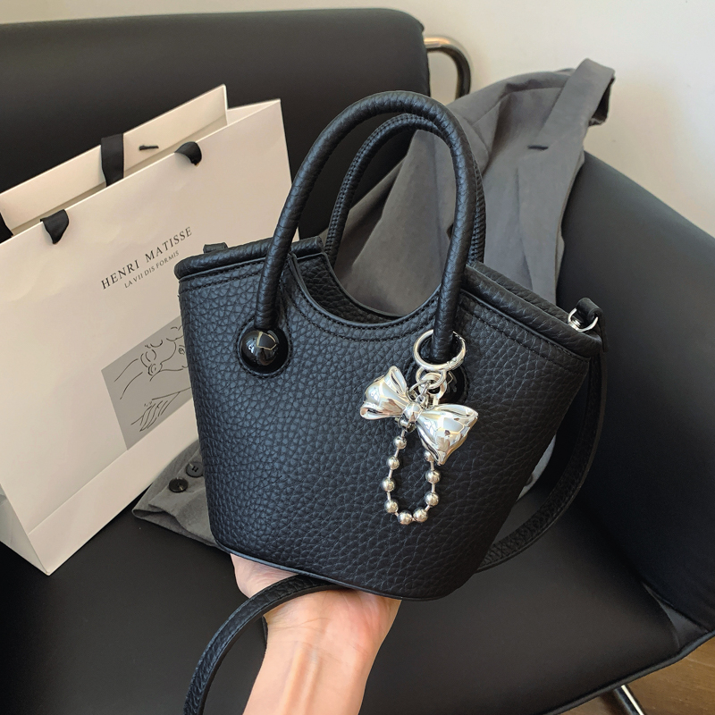 流行爆款包包女2025新款春夏季小众手提菜篮子包百搭单肩斜挎包