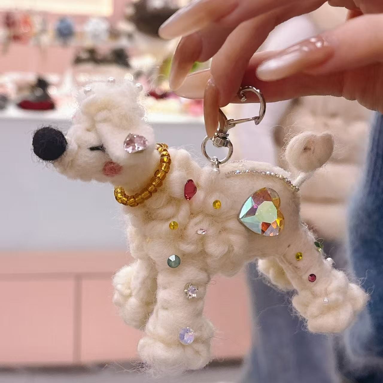 手工羊毛毡贵宾狗手机挂件