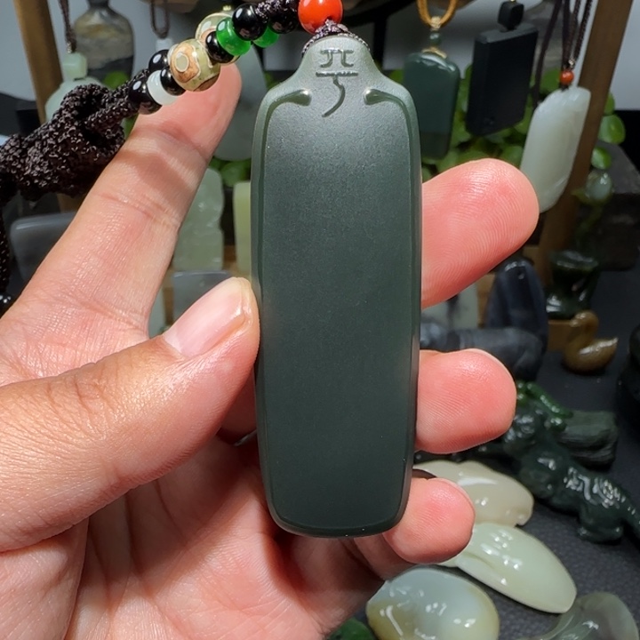 吉***年和田玉未镶嵌挂件