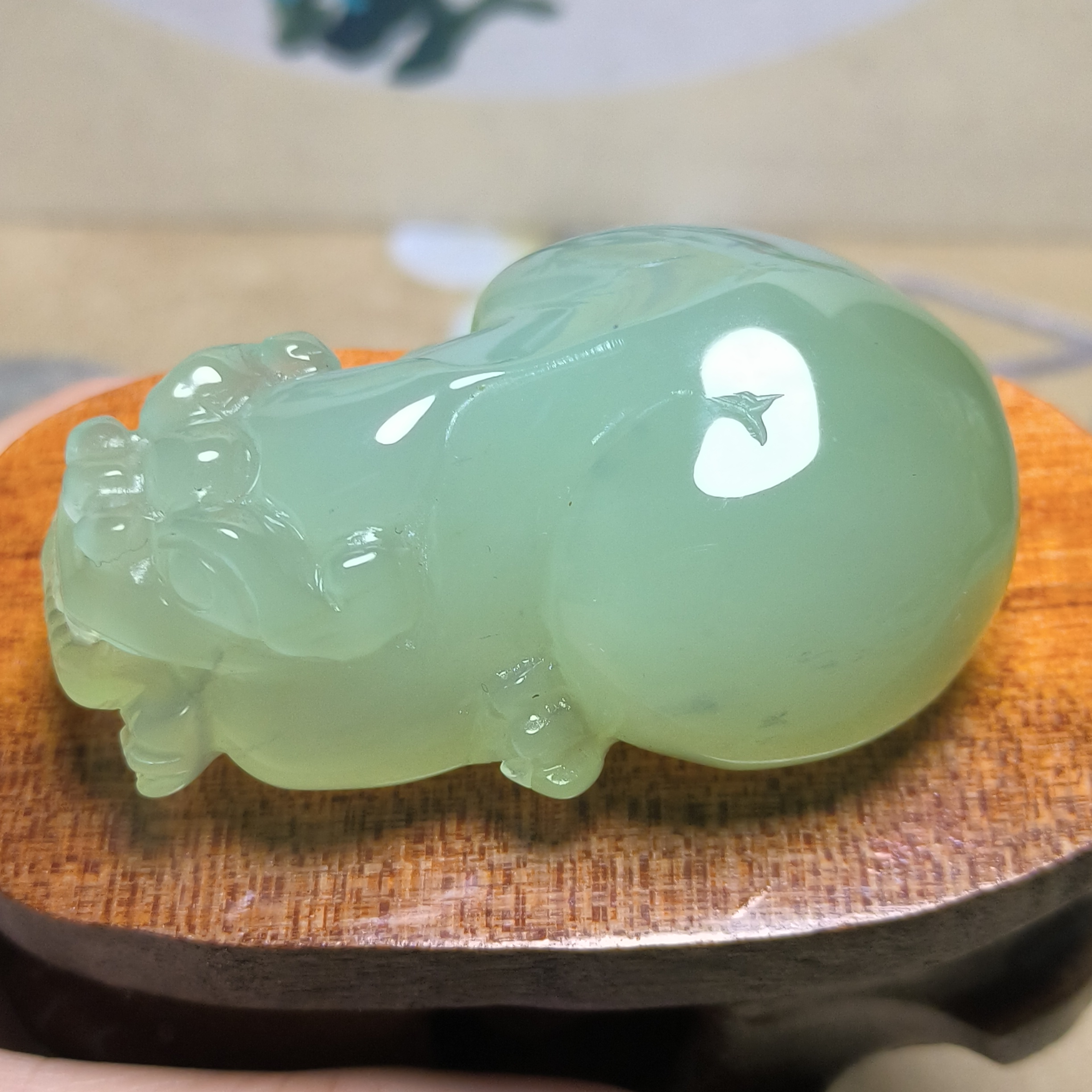 天然岫玉精品高冰手工雕刻飘水墨俏色貔貅
