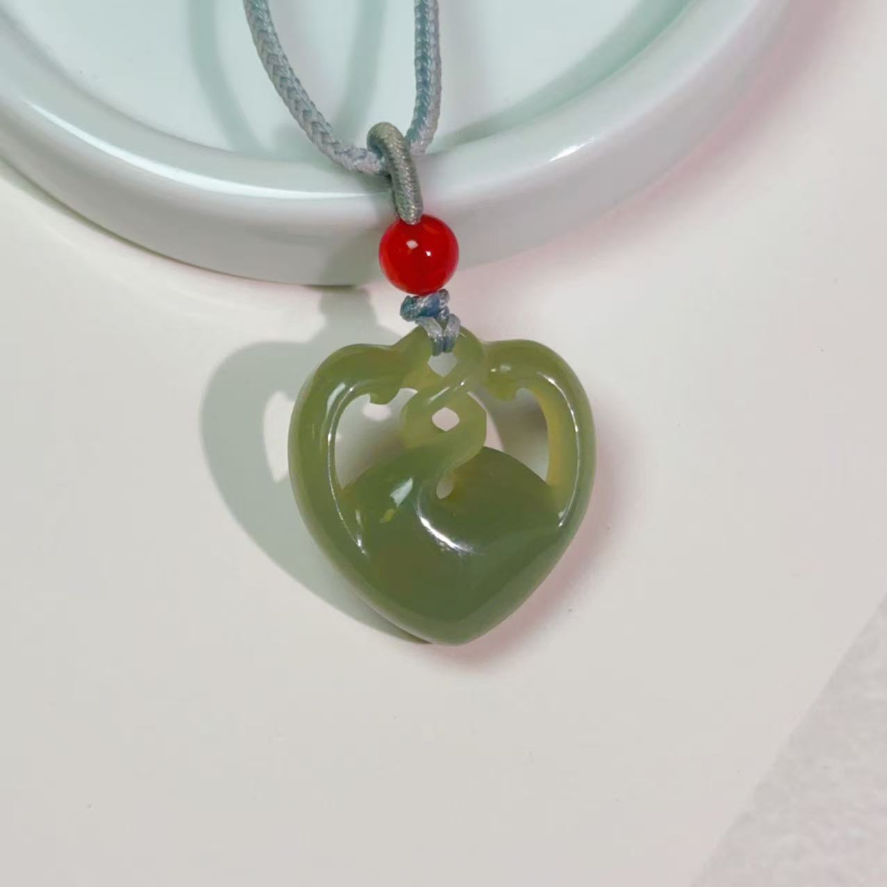 和田玉晴水爱心吊坠