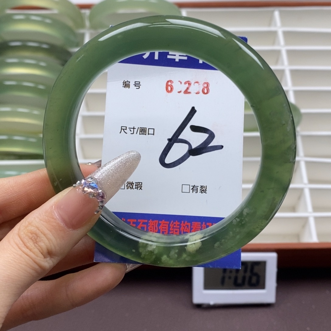 蛇纹石玉手镯未镶嵌