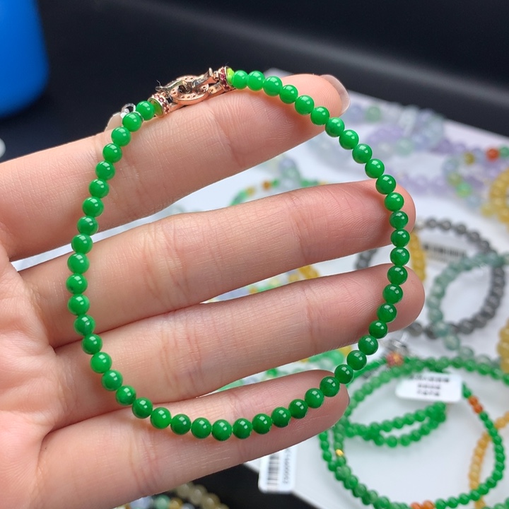 翡翠手镯未镶嵌卡