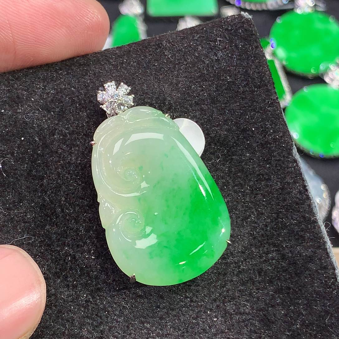 翡翠18K金镶嵌吊坠(赠链)