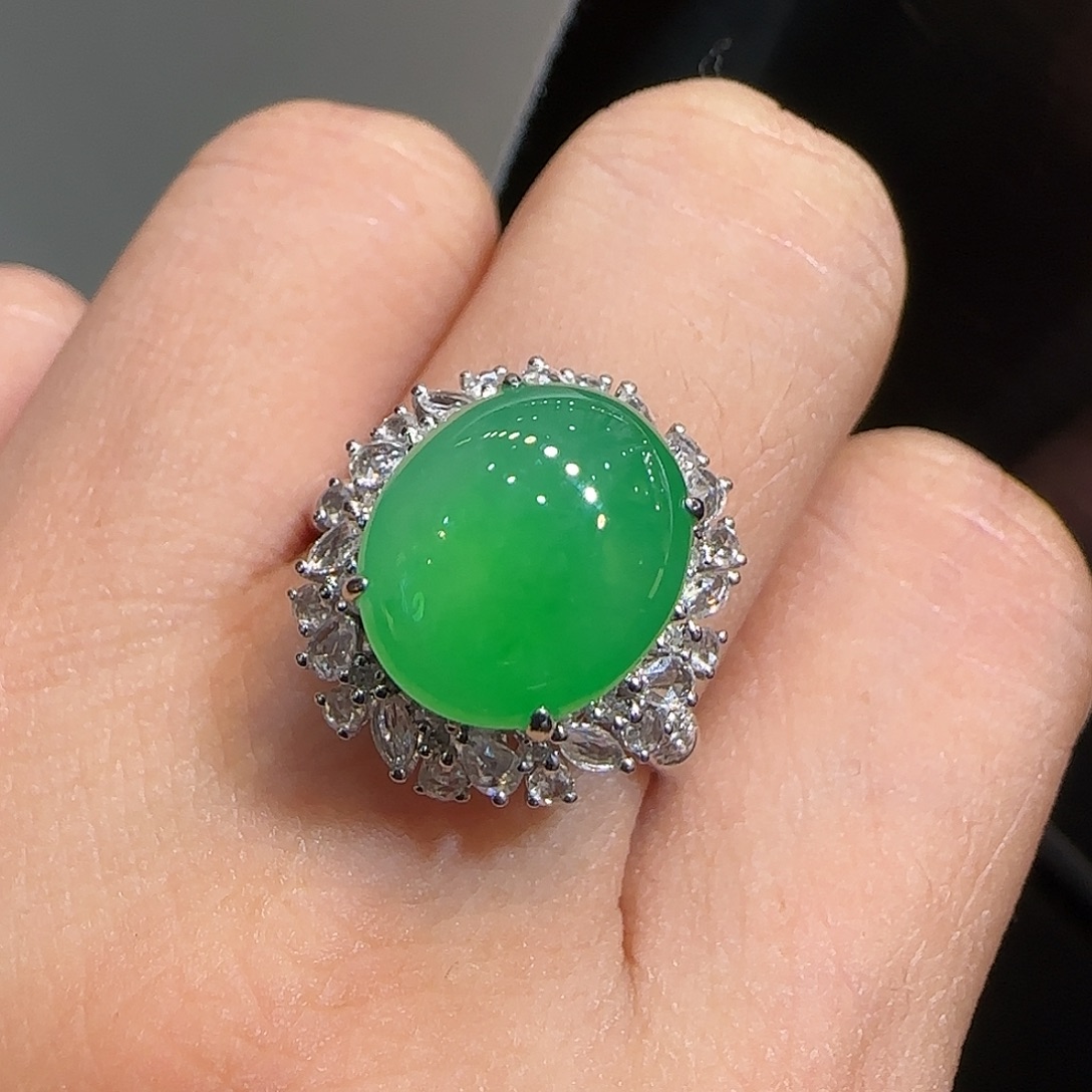 翡翠18K金镶嵌戒指蛋面