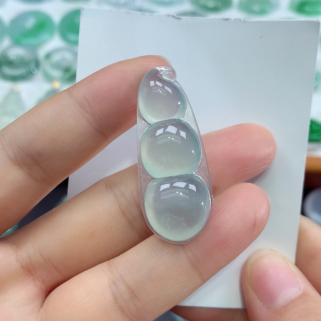 笑****翡翠未镶嵌颈饰豆子