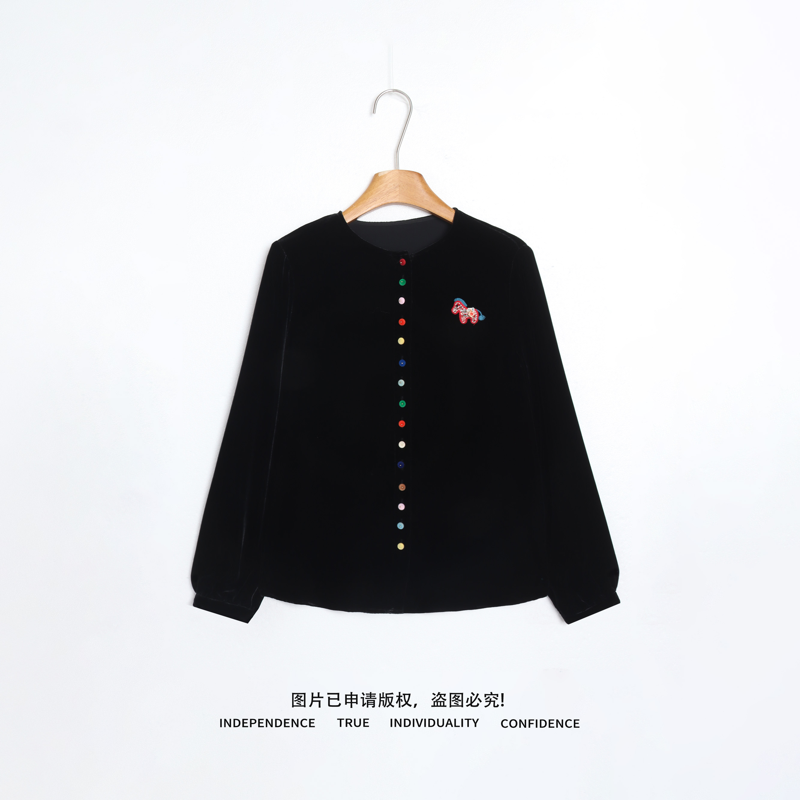 温温【马到呈祥】真丝丝绒法式小马胸针设计精致小巧彩扣衬衫476787