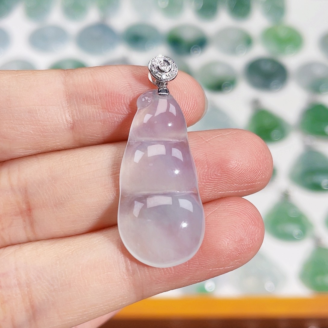 颈饰18K金镶嵌翡翠吊坠