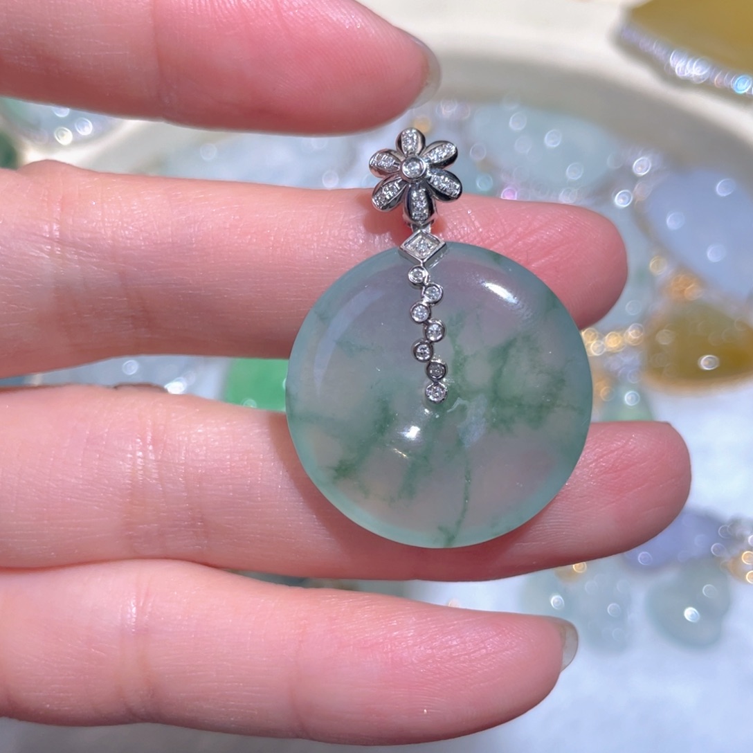 翡翠颈饰18K金镶嵌翡翠