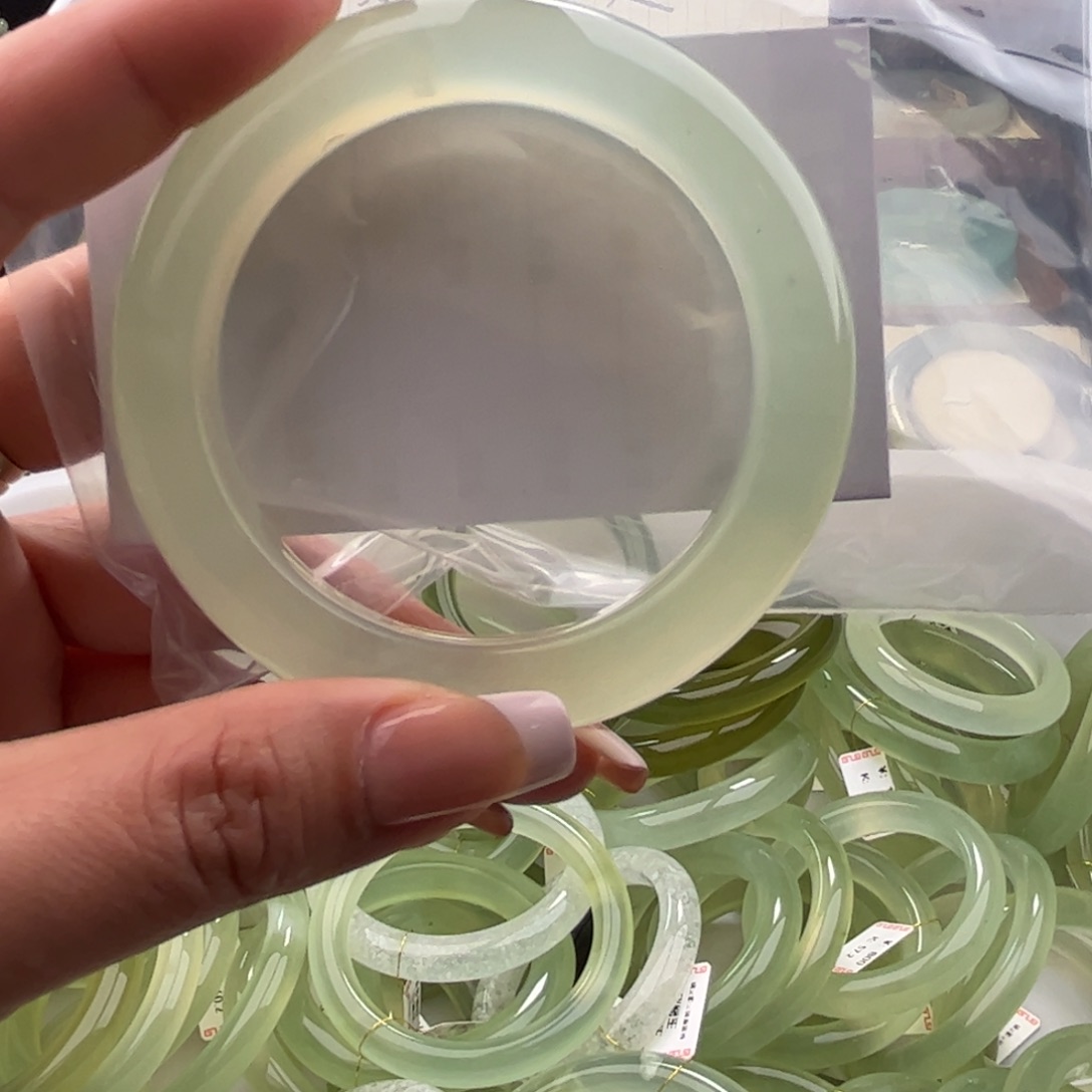 蛇纹石玉手镯未镶嵌永****姐