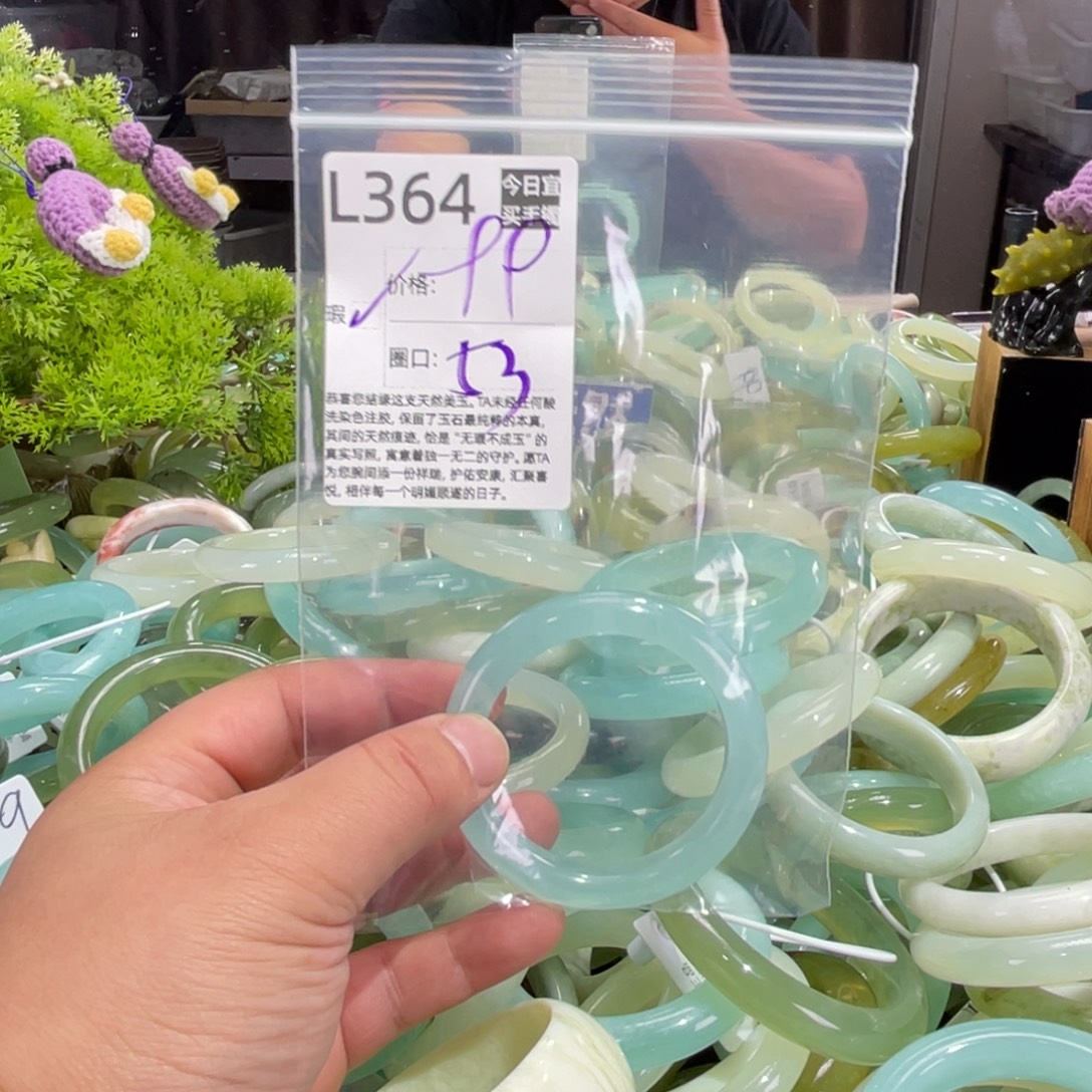 西***办蛇纹石玉未镶嵌手镯