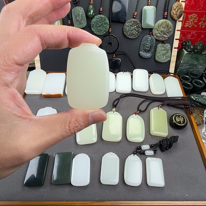 Q***L玉白三五单面出人头地牌