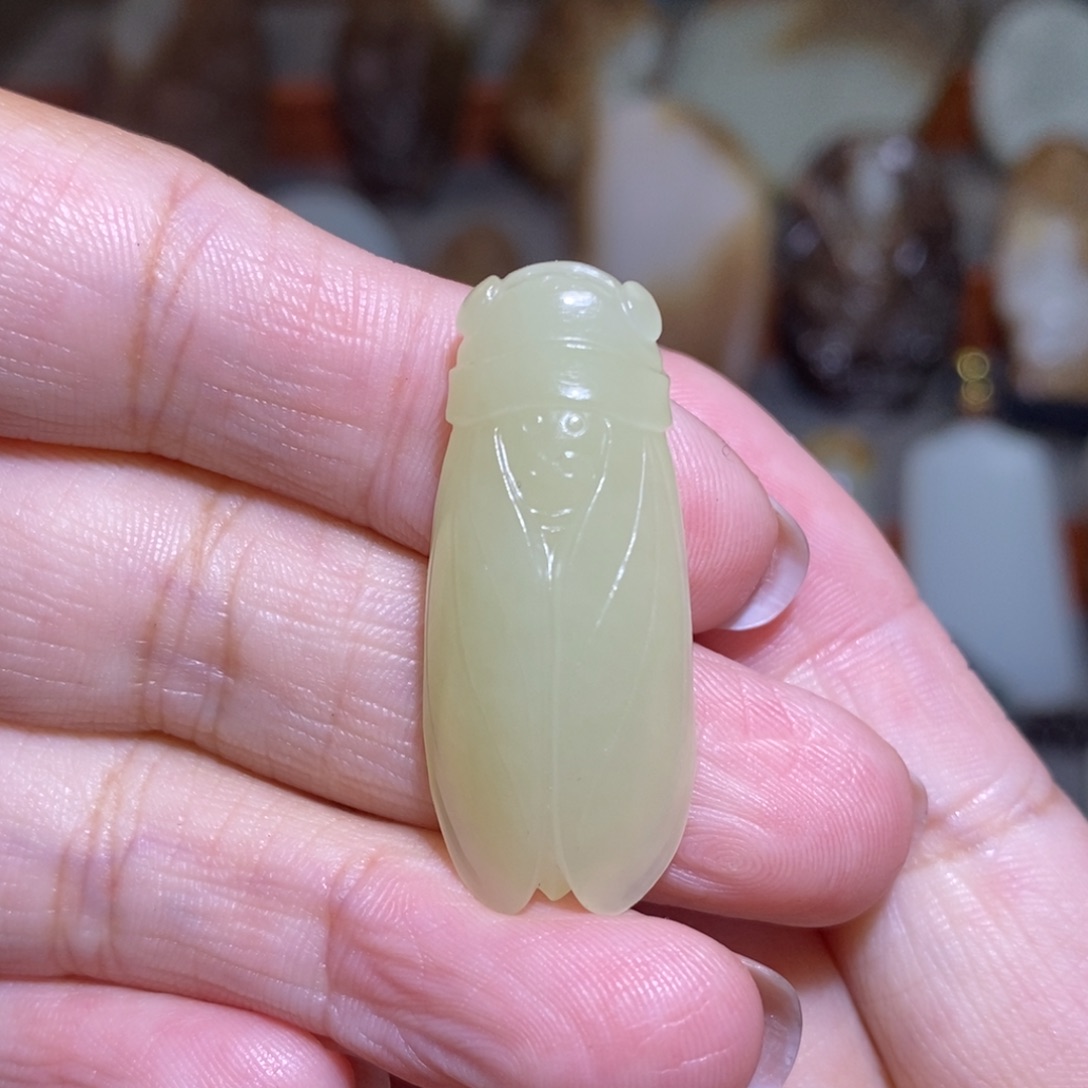 颈饰未镶嵌和田玉（黄玉）蝉