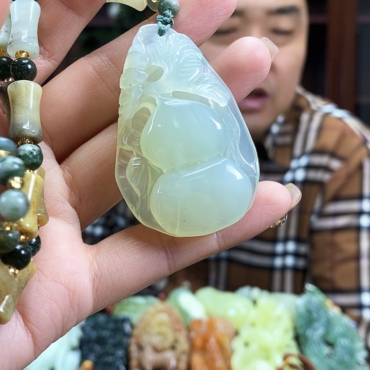 蛇纹石玉吊坠未镶嵌