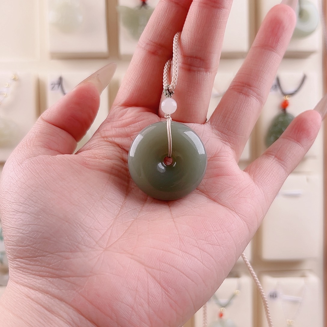 和田玉吊坠(不含链)未镶嵌我****杨