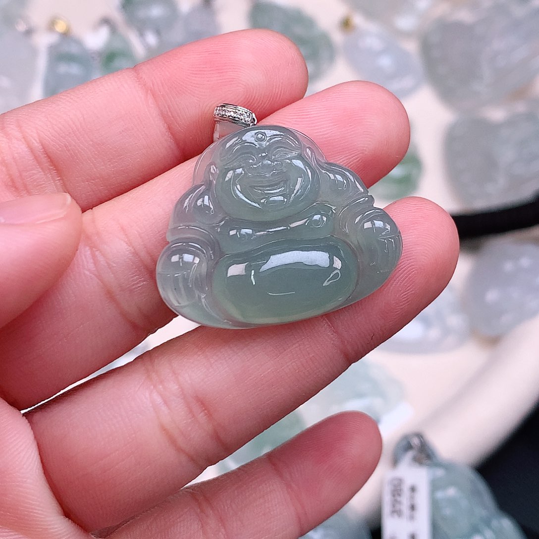 翡翠颈饰18K金镶嵌冰绿佛公