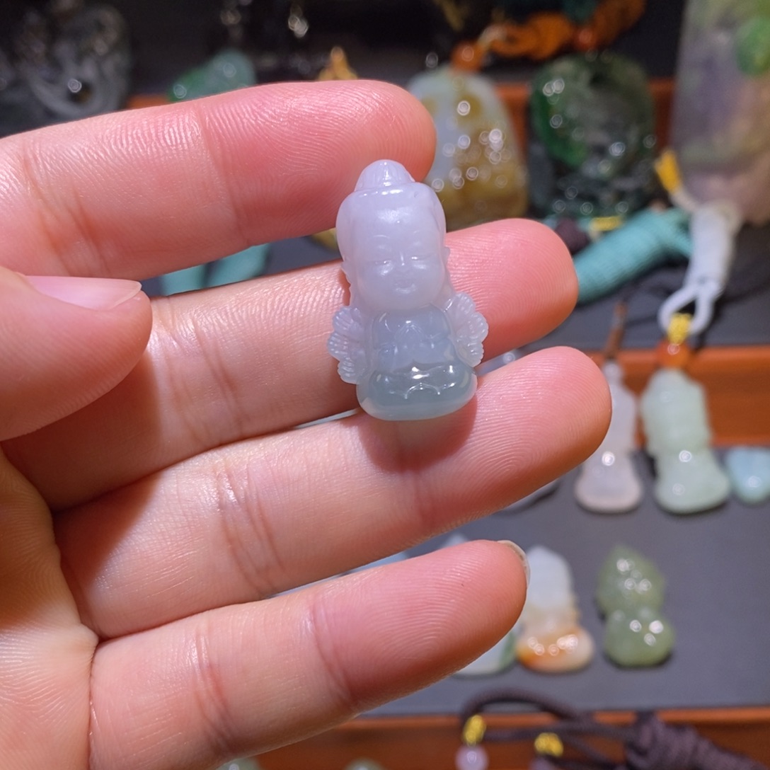 翡翠颈饰未镶嵌千手观音宝宝佛