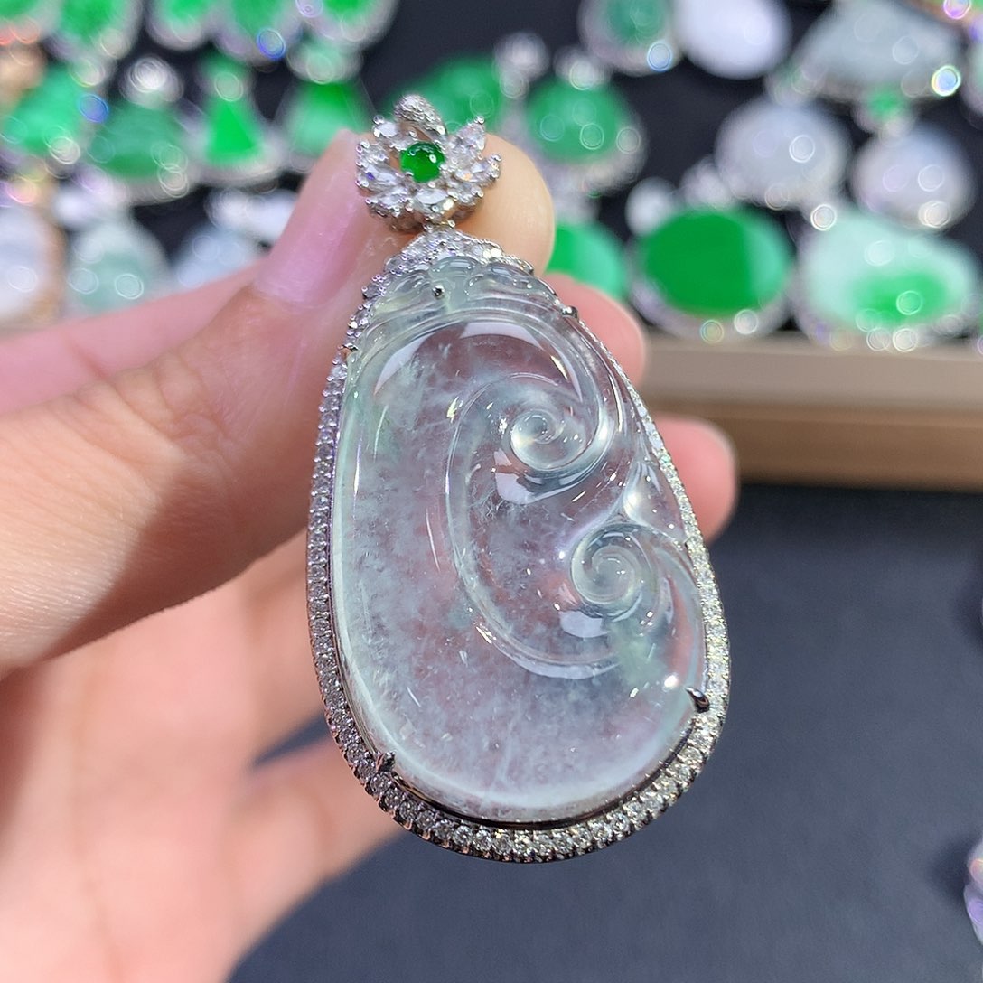 翡翠18K金镶嵌吊坠(赠链)