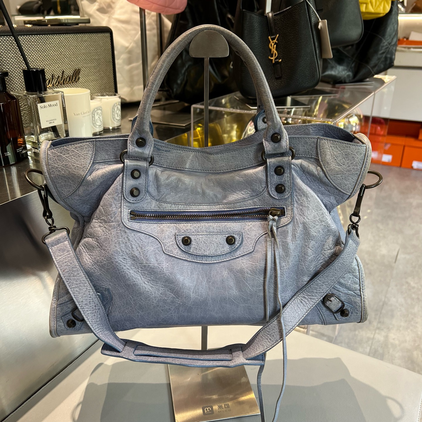 95新 Balenciaga/巴黎世家 雾霾蓝蓝灰色机车包中号 羊皮柳钉编制