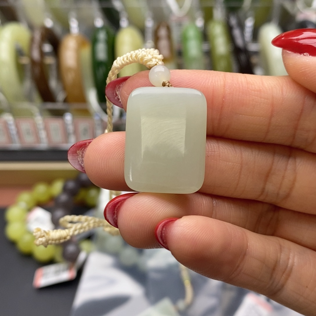 二***侯和田玉未镶嵌手机链