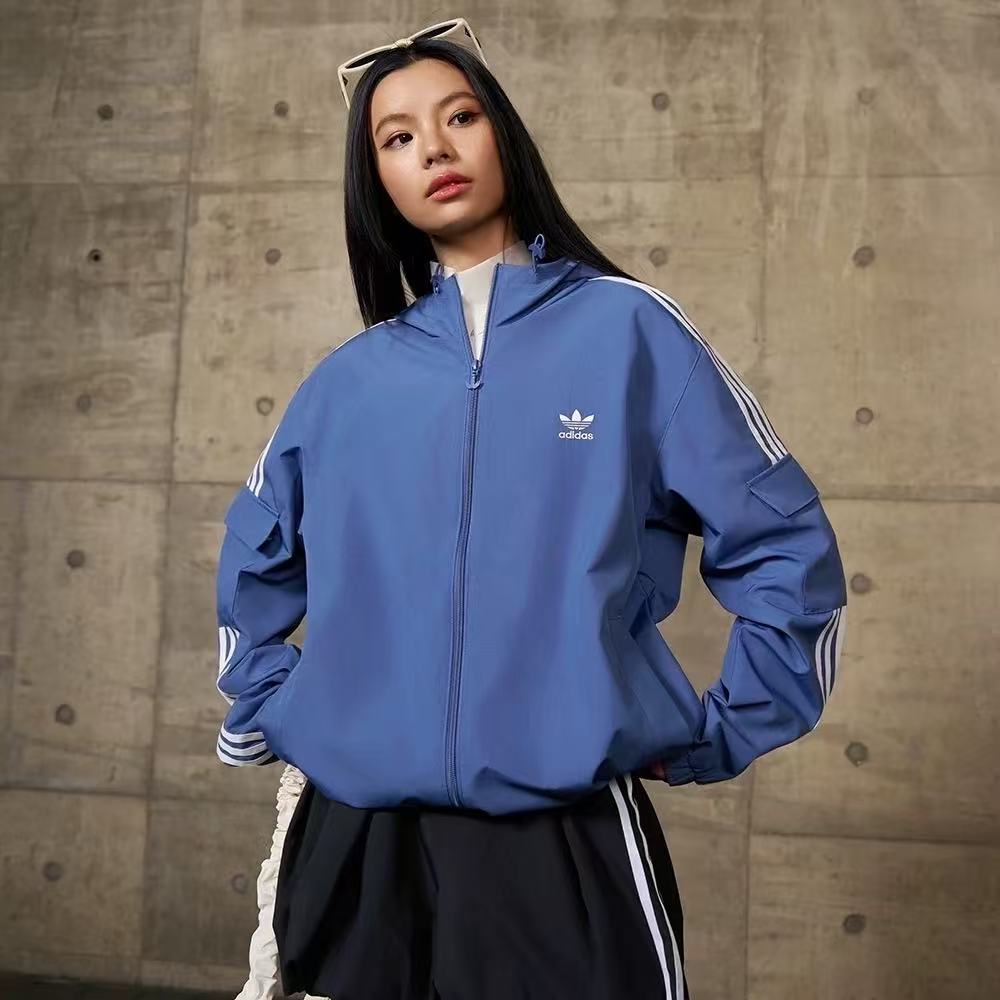 阿迪精选三叶草刺绣复古风三条杠运动服立领夹克男女同款透气外套