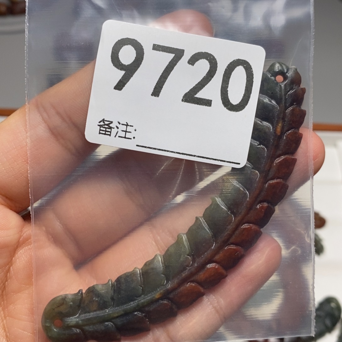 颈饰未镶嵌透闪石质玉浅**然