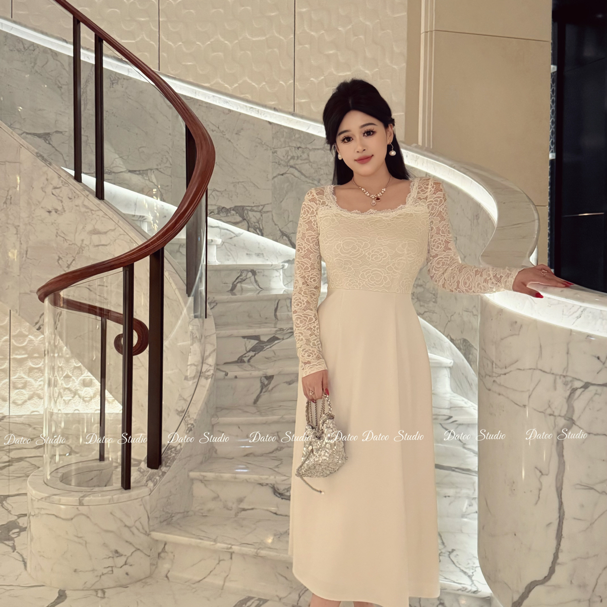 【回款青青】【馥白手信】微胖大码方领蕾丝镂空拼接气质收腰连衣裙