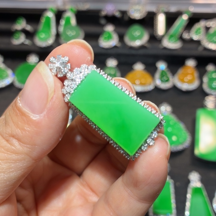 翡翠18K金镶嵌吊坠(不含链)翡翠