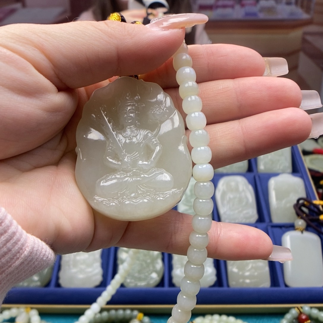 和田玉颈饰未镶嵌賀