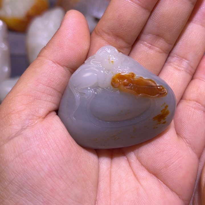 ****儿和田玉未镶嵌颈饰