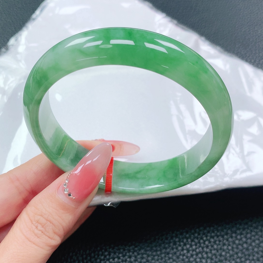 翡翠手镯未镶嵌58圈