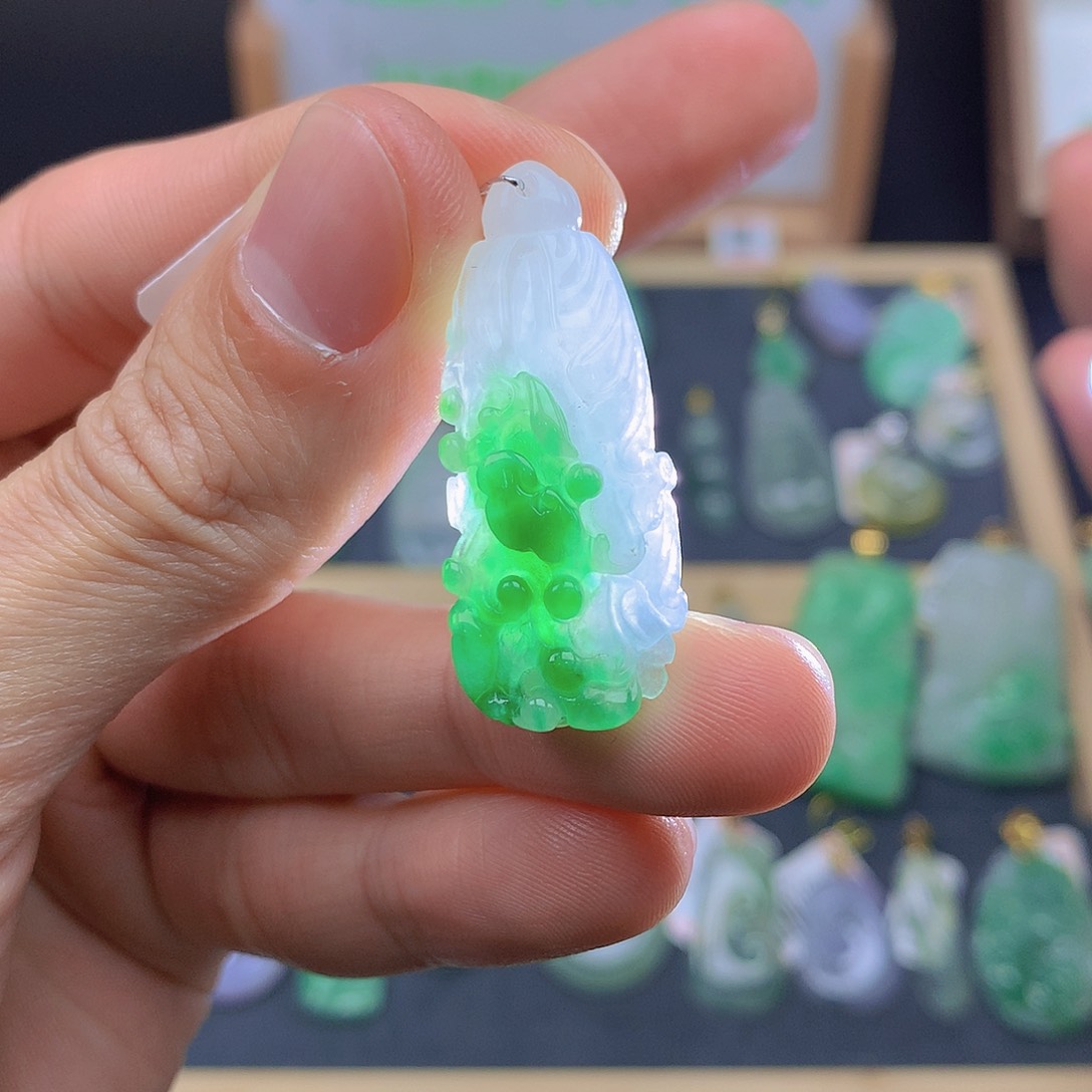 翡翠颈饰未镶嵌翡翠