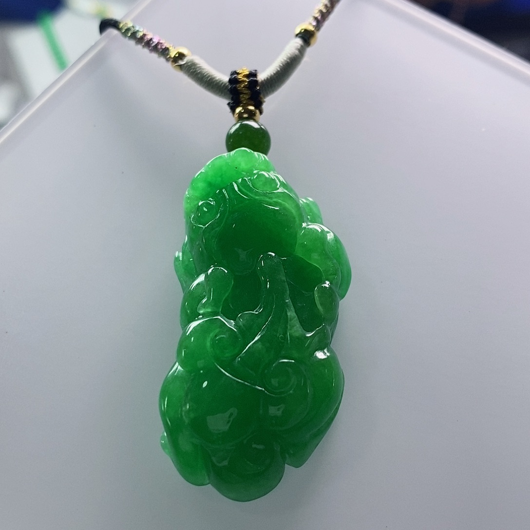 翡翠未镶嵌吊坠(赠链)