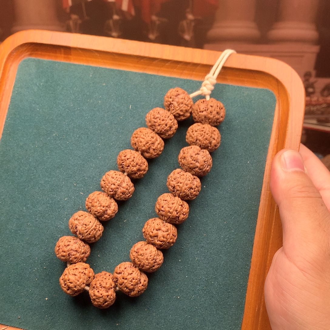 金刚菩提吊坠12号。 飞碟梅花20mm